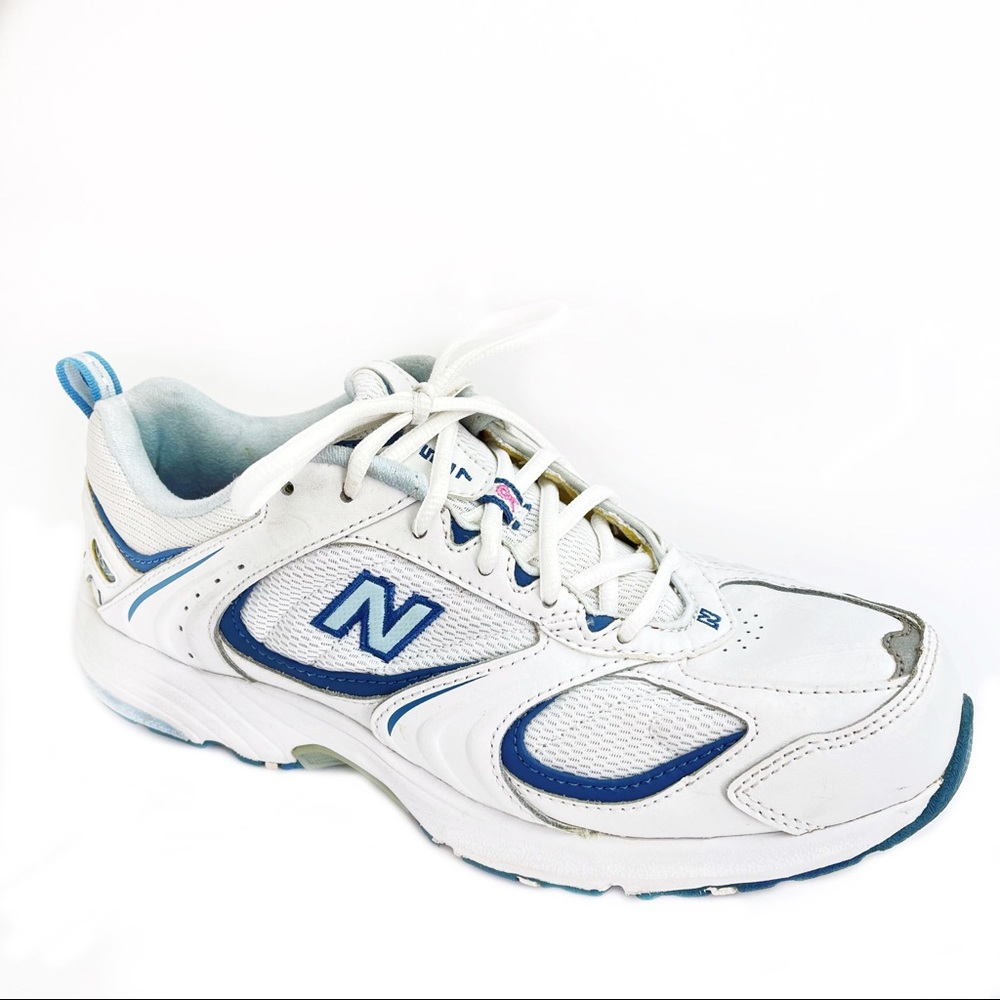 NEW BALANCE 557 White Leather Walking Pink Ribbon